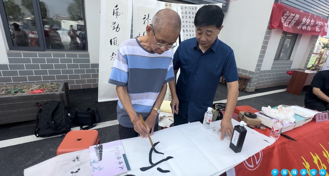 【礼乐之城 文明随行】开集啦！“公益集市”让群众乐享家门口的“微服务”