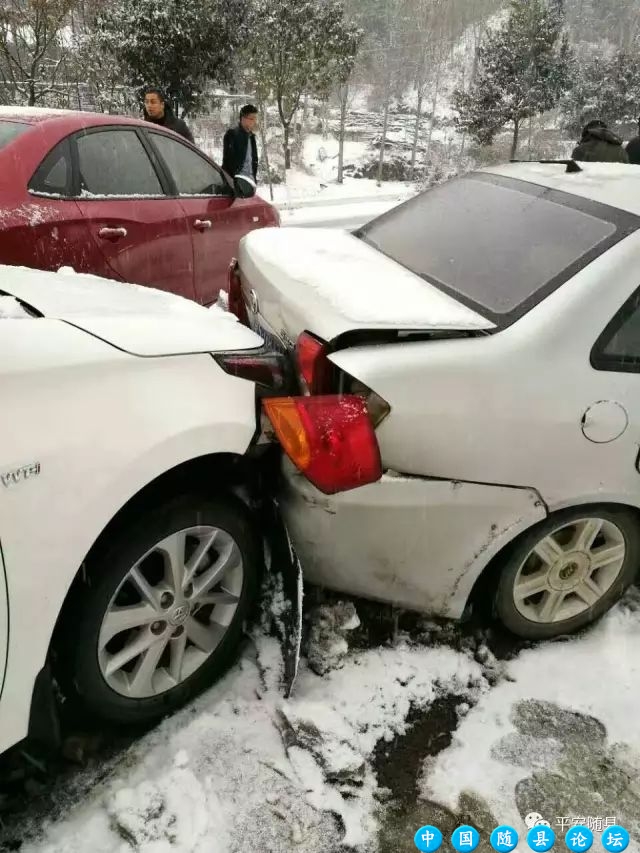 风雪“添堵”,战斗在一线的随县交警愿您返程平安!