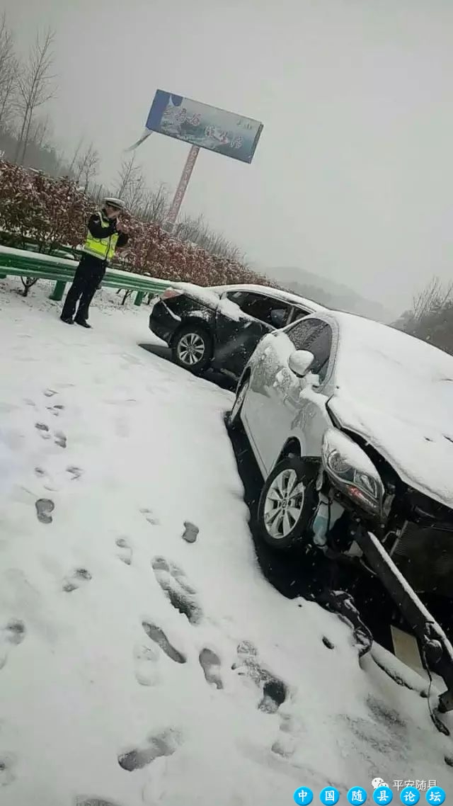 风雪“添堵”,战斗在一线的随县交警愿您返程平安!