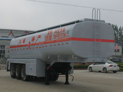 程力威牌CLW9401GYY型运油半挂车